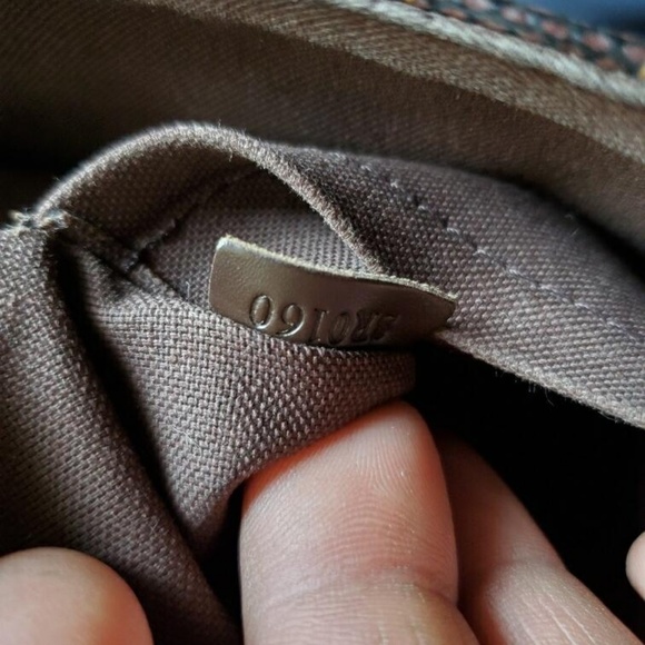 Louis Vuitton cross body - Picture 2 of 6